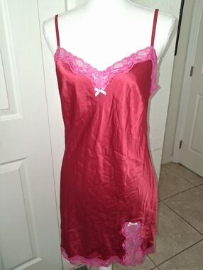 Victoria's Secret Red Satin Pink Lace Trim Slip Dress Chemise. Size M.